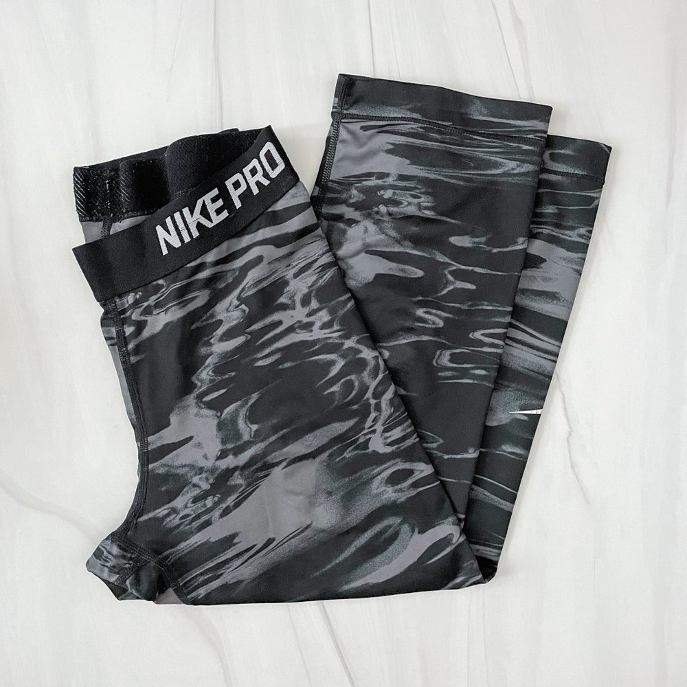 Nike Pro Water Patterned Cropped Tight Legging